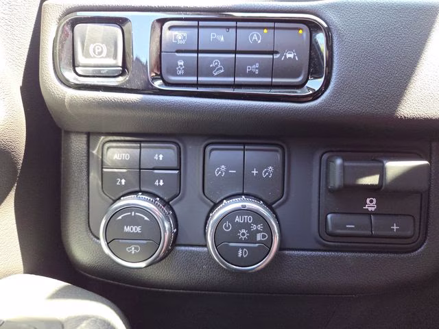 2026 Summit White GMC Yukon Denali 4X4 SUV