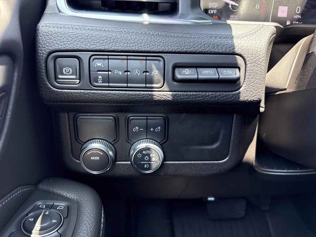 2021 White Frost Tricoat GMC Yukon Denali RWD SUV