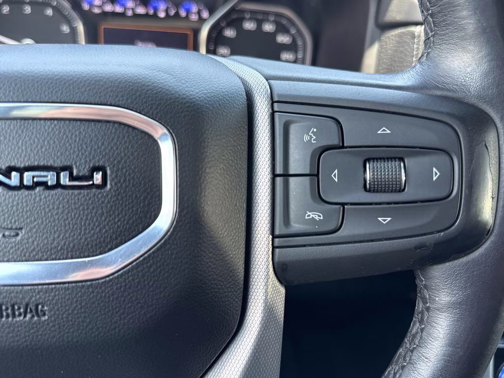 2021 White Frost Tricoat GMC Yukon Denali RWD SUV
