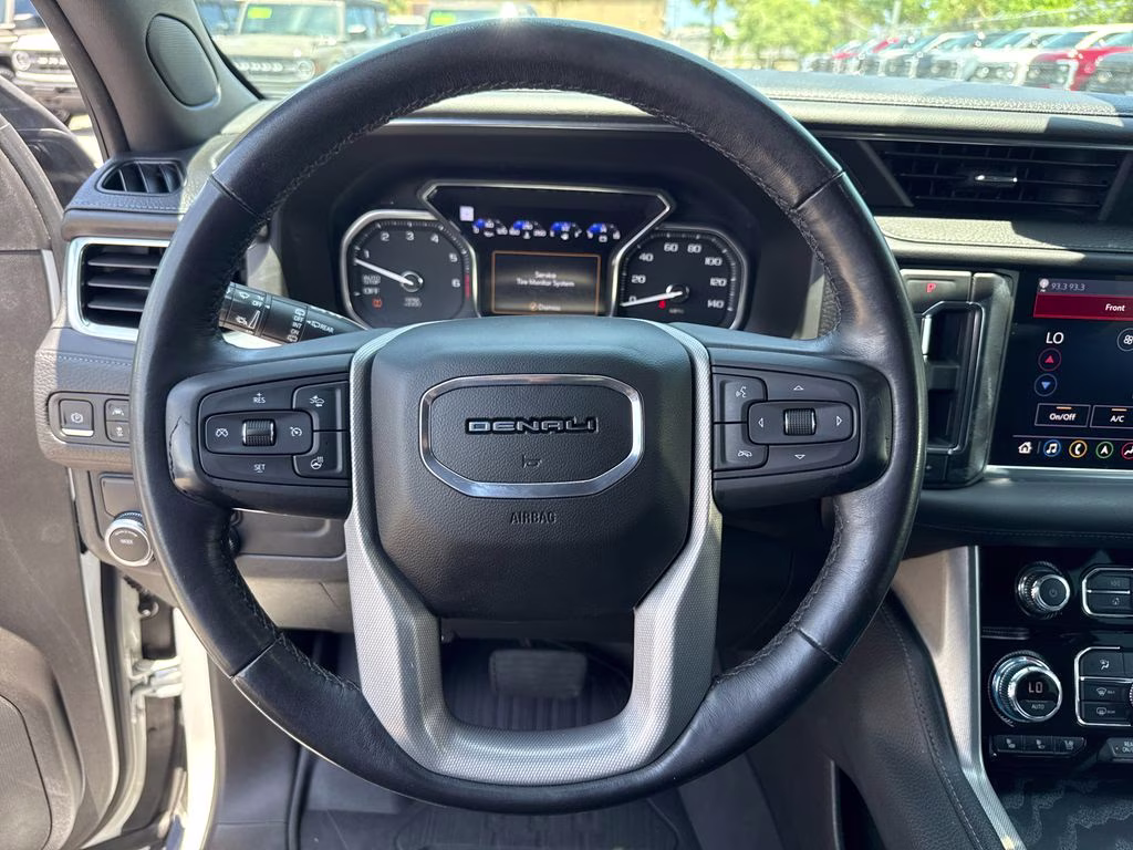 2021 White Frost Tricoat GMC Yukon Denali RWD SUV
