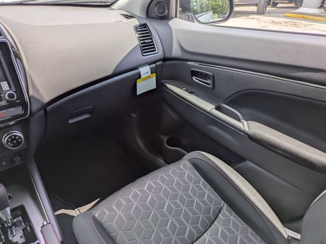2026 Alloy Silver Metallic Mitsubishi Outlander Sport 2.0 LE 4X4 SUV