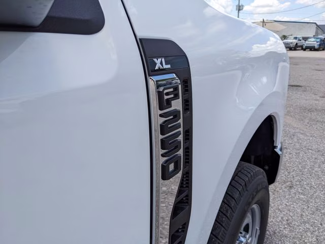 2026 Oxford White Ford Super Duty F-250 SRW XL 4X4 Truck