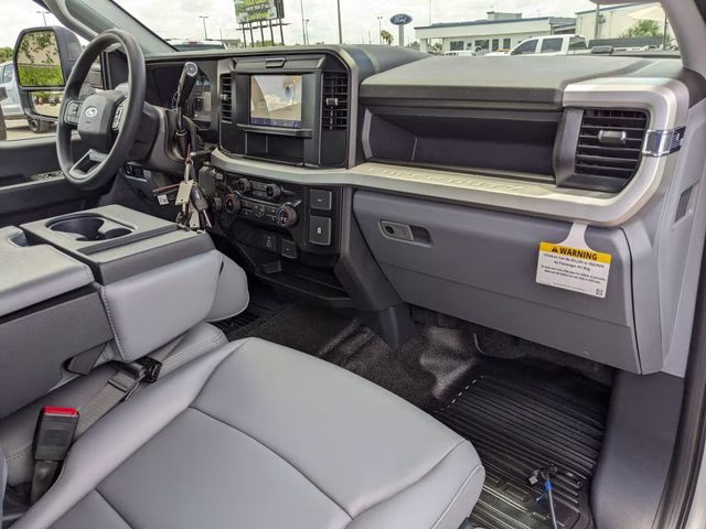 2026 Oxford White Ford Super Duty F-250 SRW XL 4X4 Truck