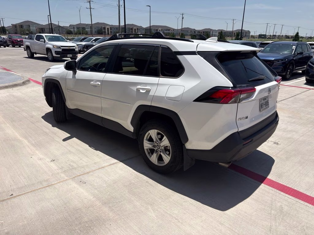 2020 Toyota RAV4 XLE FWD's photo