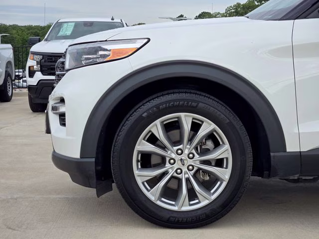 2024 White Metallic Ford Explorer XLT RWD SUV