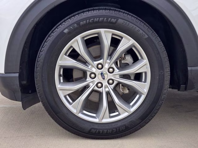 2024 White Metallic Ford Explorer XLT RWD SUV