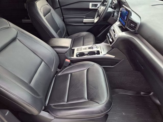 2024 White Metallic Ford Explorer XLT RWD SUV