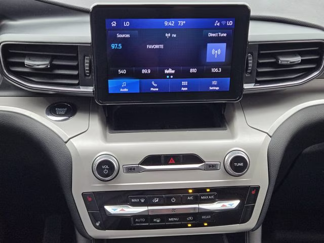 2024 White Metallic Ford Explorer XLT RWD SUV