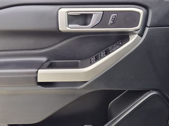 2024 White Metallic Ford Explorer XLT RWD SUV