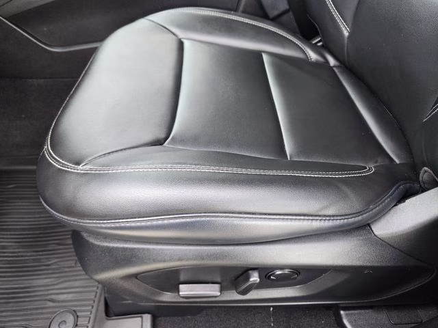 2024 White Metallic Ford Explorer XLT RWD SUV
