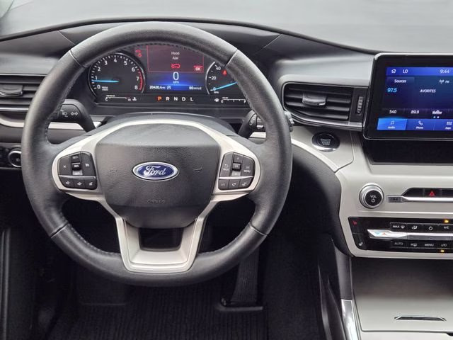2024 White Metallic Ford Explorer XLT RWD SUV