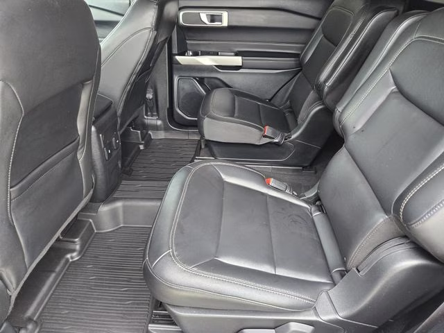 2024 White Metallic Ford Explorer XLT RWD SUV