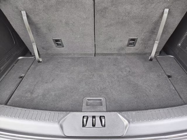 2024 White Metallic Ford Explorer XLT RWD SUV