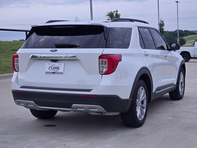2024 White Metallic Ford Explorer XLT RWD SUV
