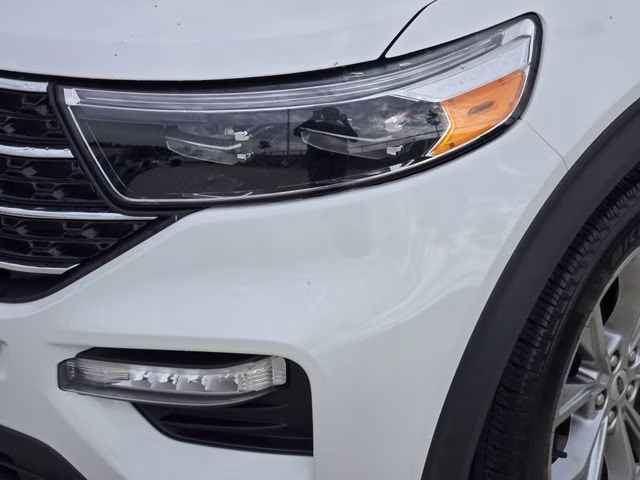 2024 White Metallic Ford Explorer XLT RWD SUV