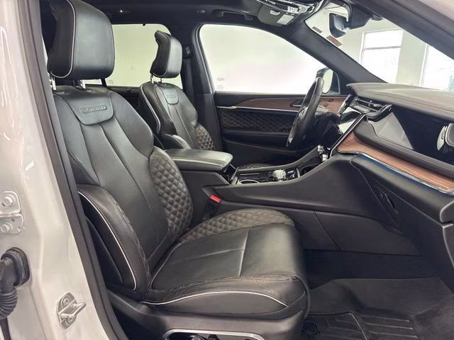 2023 Bright White Clearcoat Jeep Grand Cherokee Summit 4xe 4X4 SUV