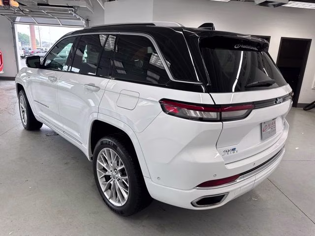 2023 Bright White Clearcoat Jeep Grand Cherokee Summit 4xe 4X4 SUV
