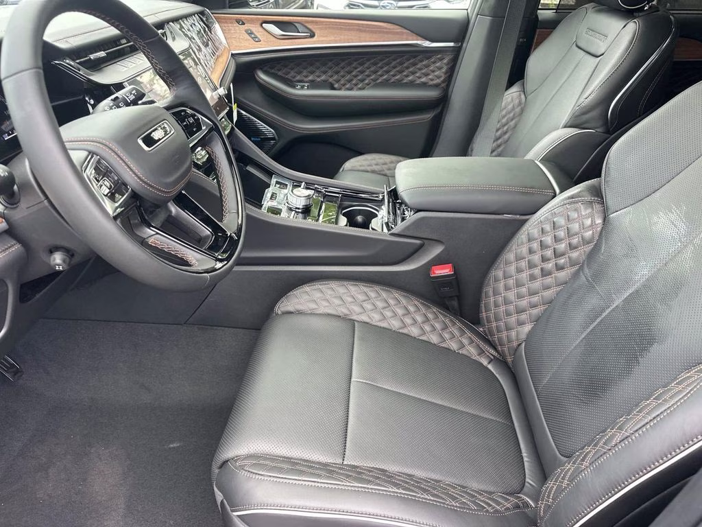 2026 Diamond Black Crystal Pearlcoat Jeep Grand Cherokee Summit 4X4 SUV