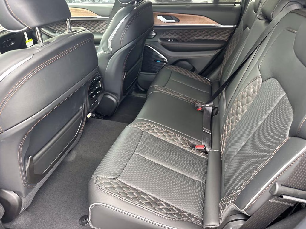 2026 Diamond Black Crystal Pearlcoat Jeep Grand Cherokee Summit 4X4 SUV