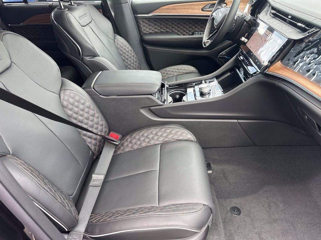 2026 Diamond Black Crystal Pearlcoat Jeep Grand Cherokee Summit 4X4 SUV