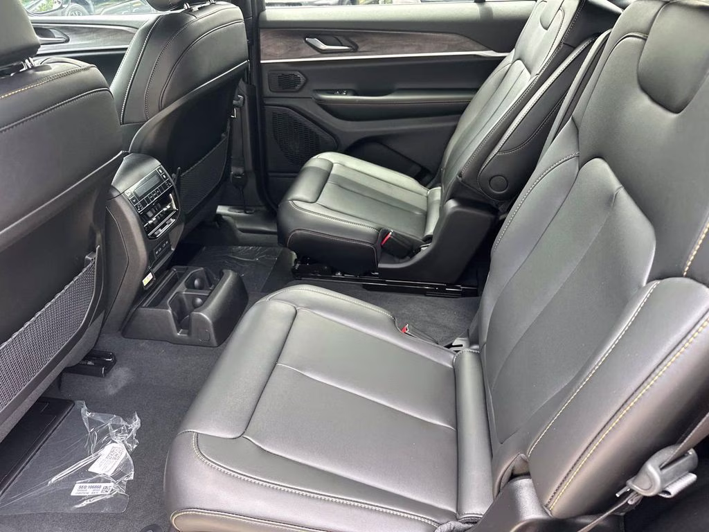 2026 Diamond Black Crystal Pearlcoat Jeep Grand Cherokee L Limited 4X4 SUV