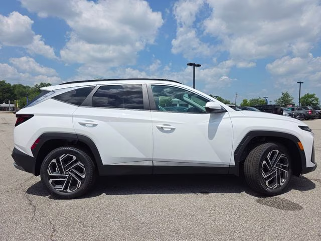 2026 White Pearl Hyundai Tucson SEL Plus AWD SUV