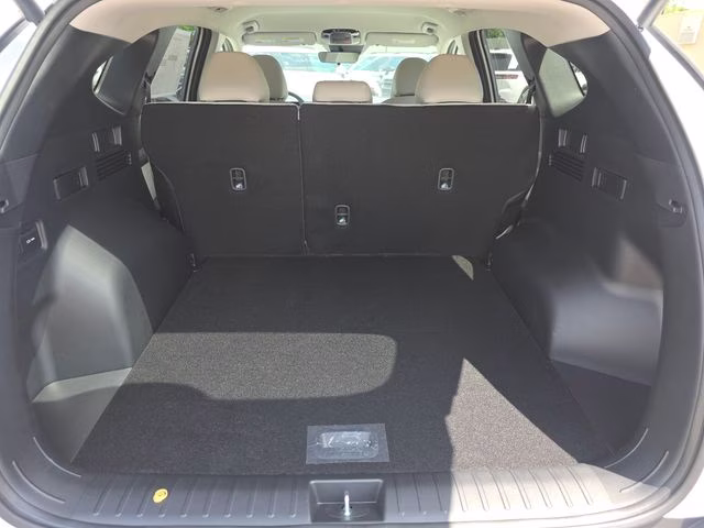 2026 White Pearl Hyundai Tucson SEL Plus AWD SUV