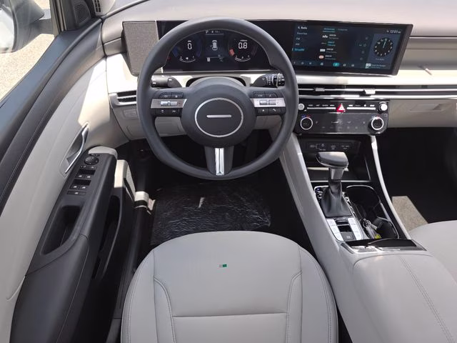 2026 White Pearl Hyundai Tucson SEL Plus AWD SUV