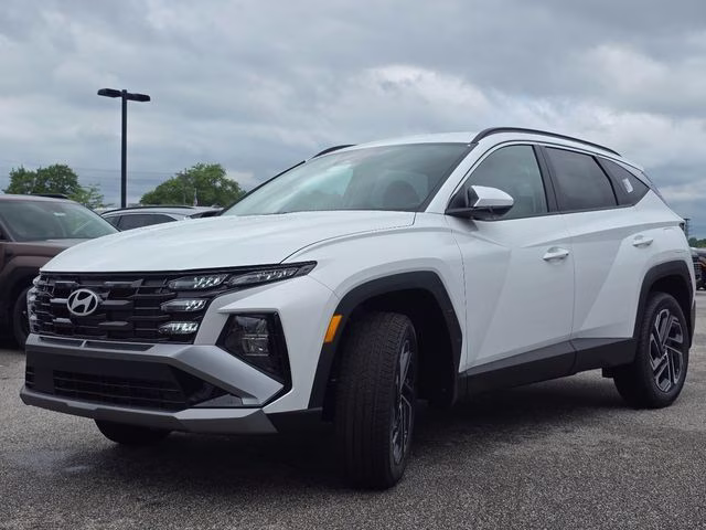 2026 White Pearl Hyundai Tucson SEL Plus AWD SUV