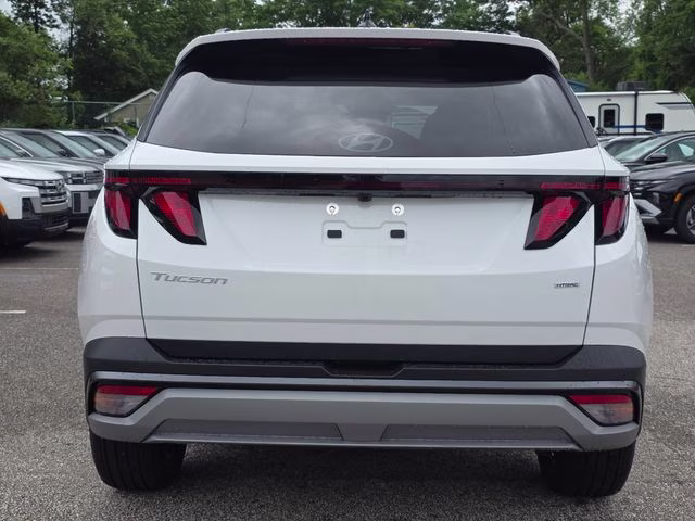 2026 White Pearl Hyundai Tucson SEL Plus AWD SUV