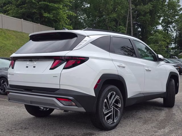 2026 White Pearl Hyundai Tucson SEL Plus AWD SUV