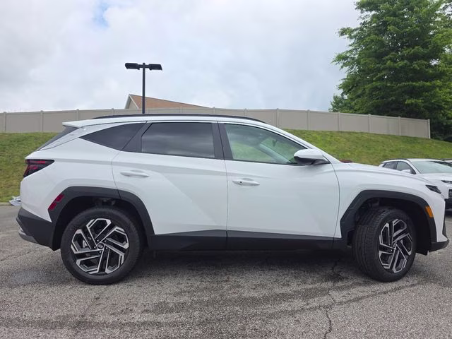 2026 White Pearl Hyundai Tucson SEL Plus AWD SUV