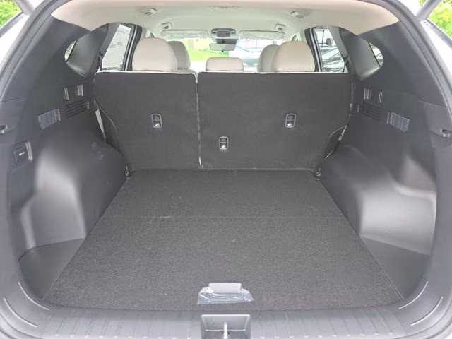2026 White Pearl Hyundai Tucson SEL Plus AWD SUV