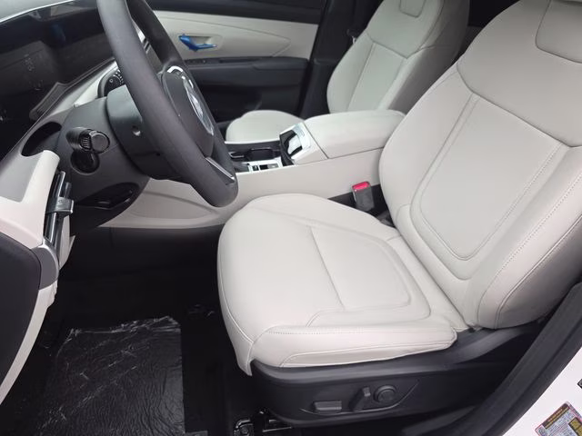 2026 White Pearl Hyundai Tucson SEL Plus AWD SUV