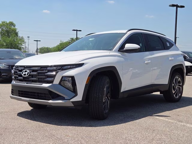 2026 White Pearl Hyundai Tucson SEL Plus AWD SUV