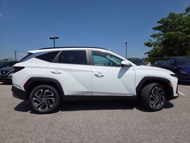 2026 White Pearl Hyundai Tucson SEL Plus AWD SUV