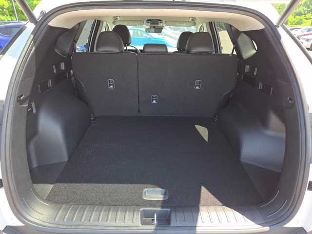 2026 White Pearl Hyundai Tucson SEL Plus AWD SUV