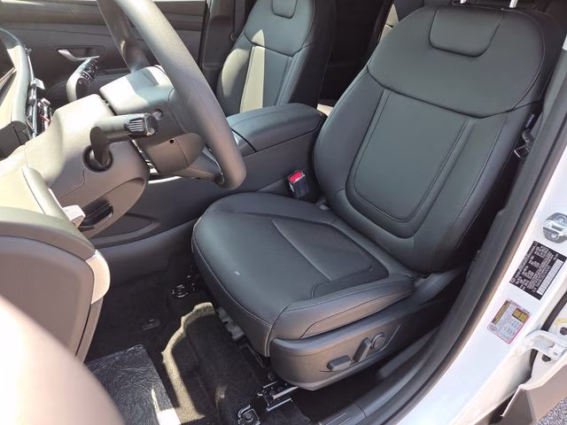 2026 White Pearl Hyundai Tucson SEL Plus AWD SUV