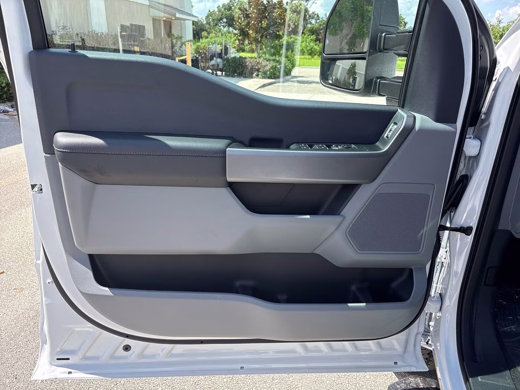 2026 Oxford White Ford Super Duty F-250 SRW XL 4X4 Truck