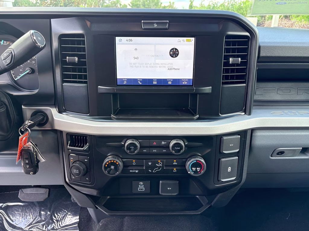 2026 Oxford White Ford Super Duty F-250 SRW XL 4X4 Truck