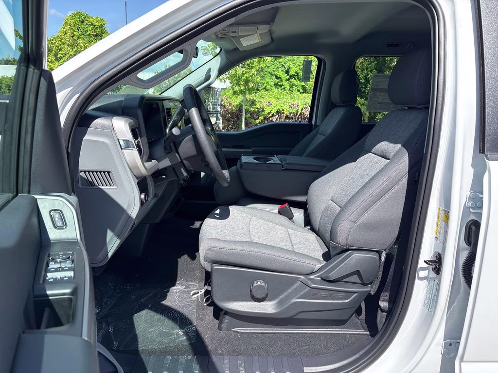 2026 Oxford White Ford Super Duty F-250 SRW XL 4X4 Truck
