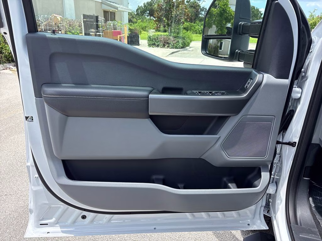 2026 Oxford White Ford Super Duty F-250 SRW XL 4X4 Truck
