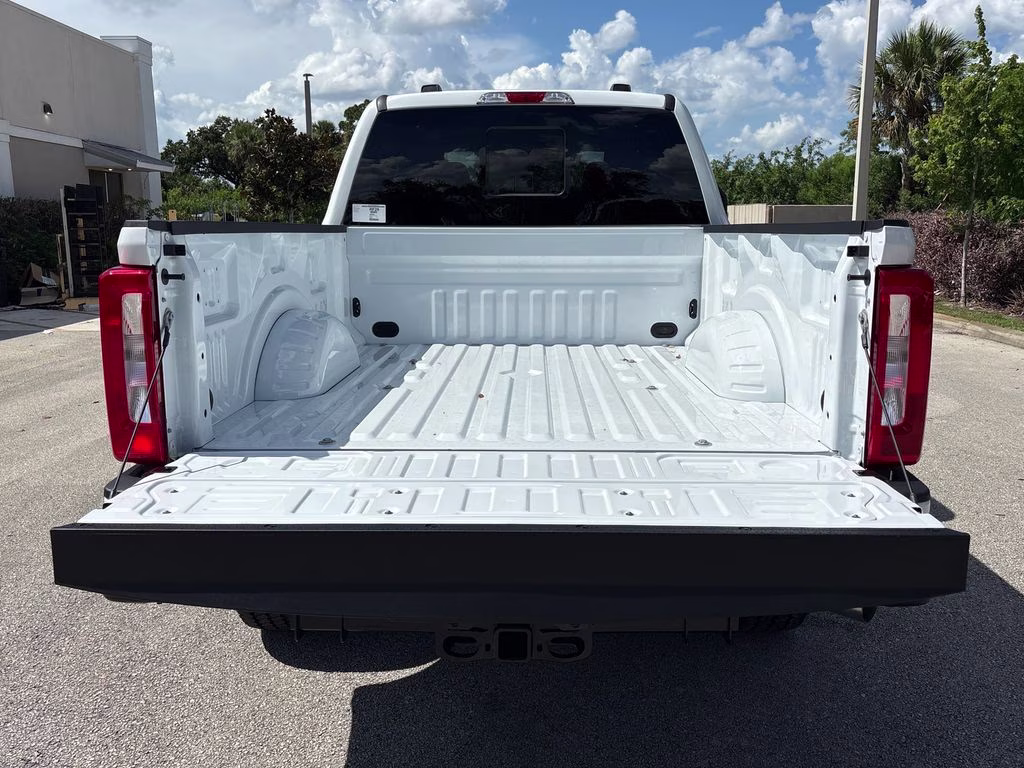2026 Oxford White Ford Super Duty F-250 SRW XL 4X4 Truck