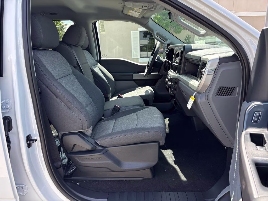 2026 Oxford White Ford Super Duty F-250 SRW XL 4X4 Truck