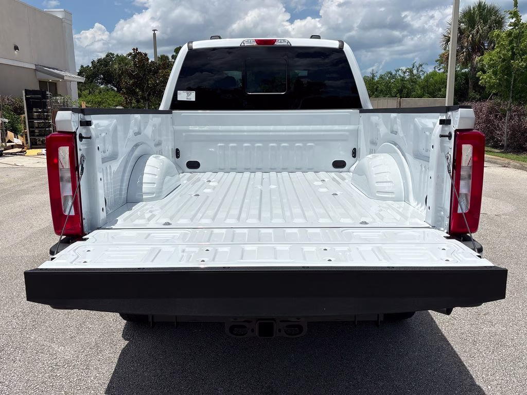 2026 Oxford White Ford Super Duty F-250 SRW XL 4X4 Truck