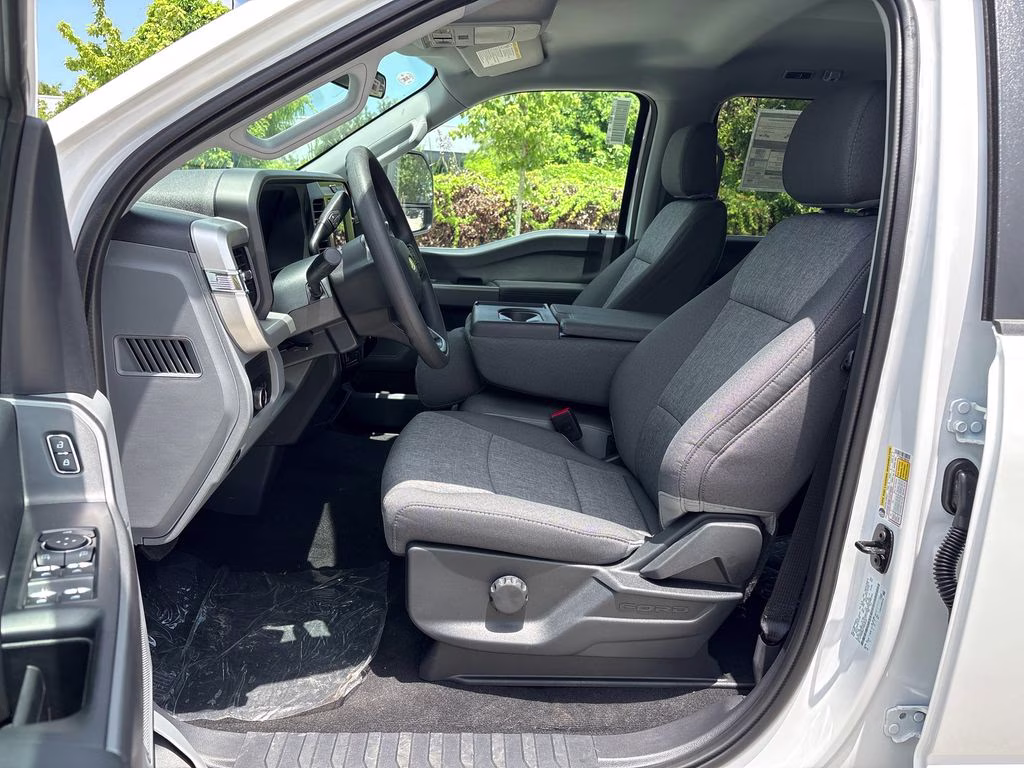 2026 Oxford White Ford Super Duty F-250 SRW XL 4X4 Truck