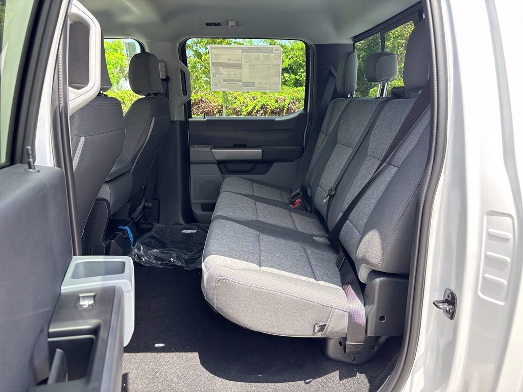 2026 Oxford White Ford Super Duty F-250 SRW XL 4X4 Truck