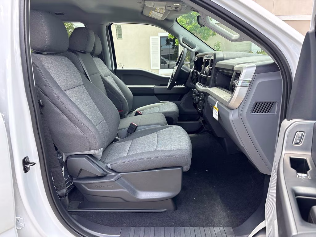2026 Oxford White Ford Super Duty F-250 SRW XL 4X4 Truck
