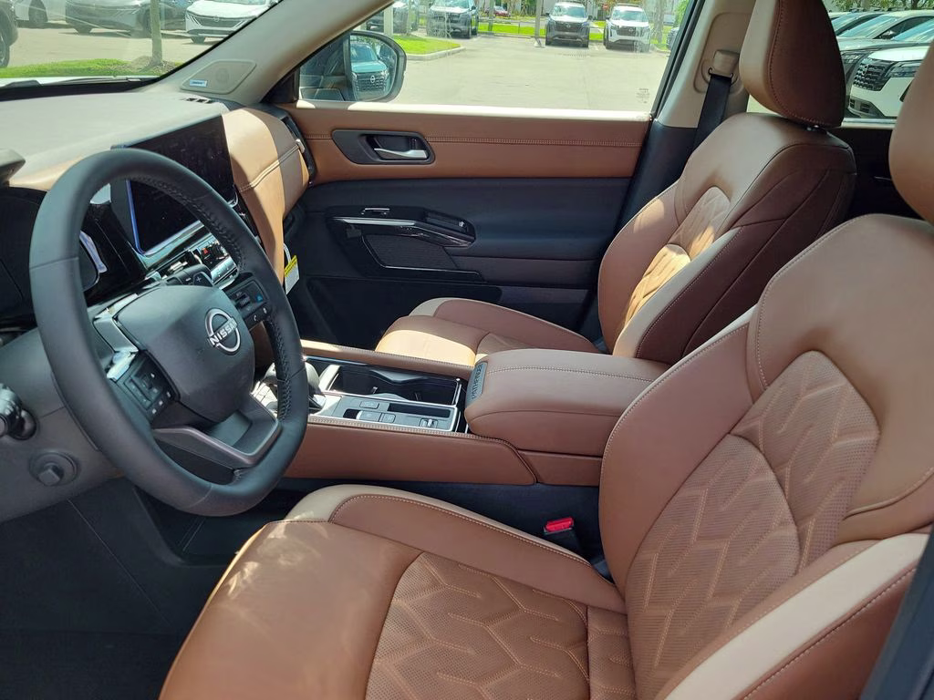 2026 Everest White Pearl Tricoat Nissan Pathfinder Platinum FWD SUV