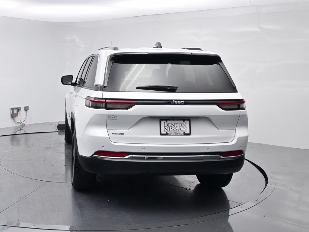 2024 Bright White Clearcoat Jeep Grand Cherokee 4xe 4X4 SUV